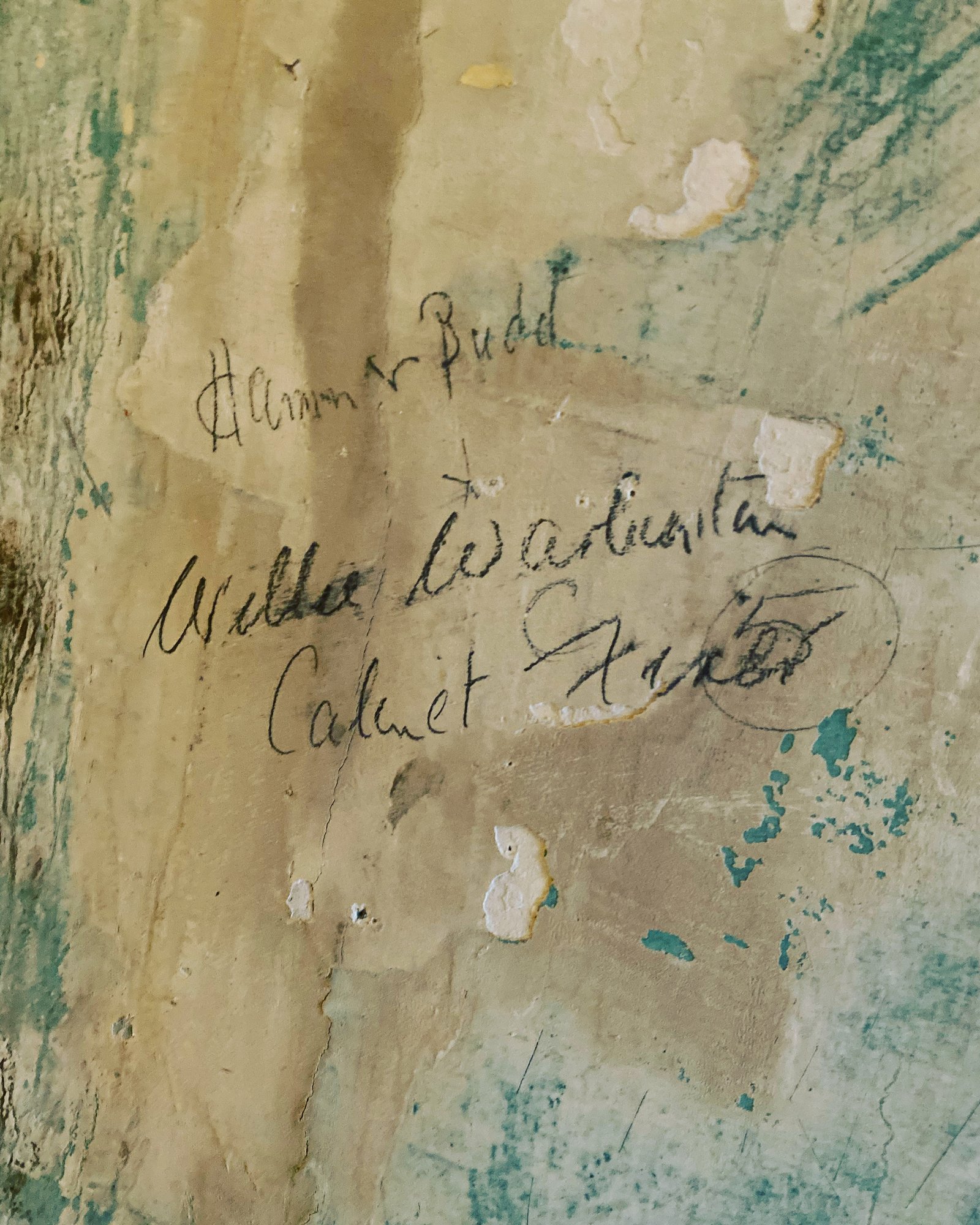 The cabinet maker's signature in pencil on the original lime plaster